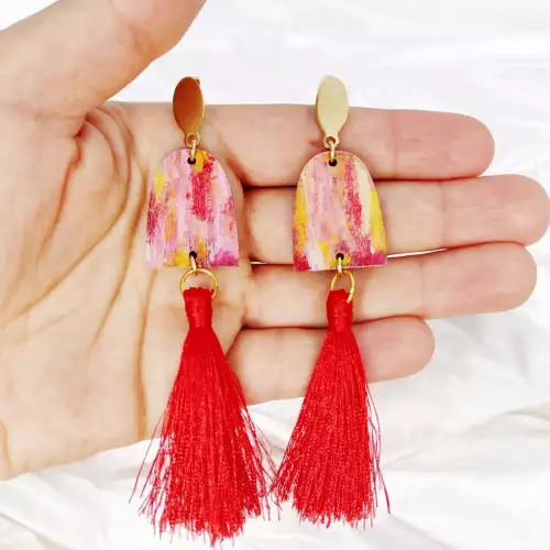 Aretes largos artesanales borlas rojo amarillo