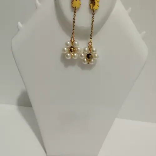 Aretes largos flor con perla blanca dorada