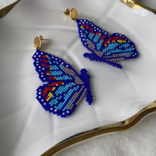 Aretes mariposa miyuki azul multicolor tejidos a mano