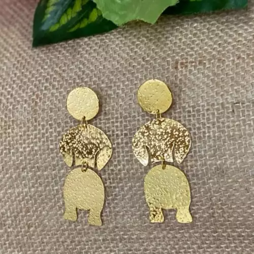 Aretes muñequito bronce baño oro 24 kt para mujer