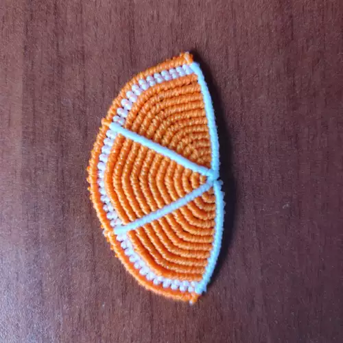 Aretes naranja macramé tejidos a mano livianos