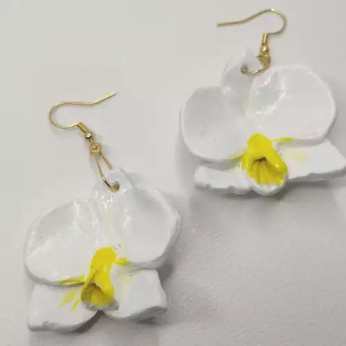 Aretes orquídea phalaenopsis blanco arcilla