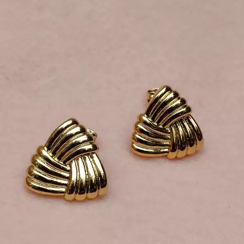 Aretes power hoops festoneados dorados estilo retro