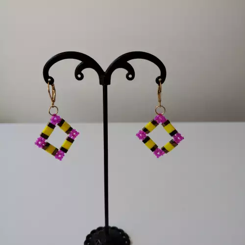 Aretes rombo multicolor en cristal Miyuki hecho a mano