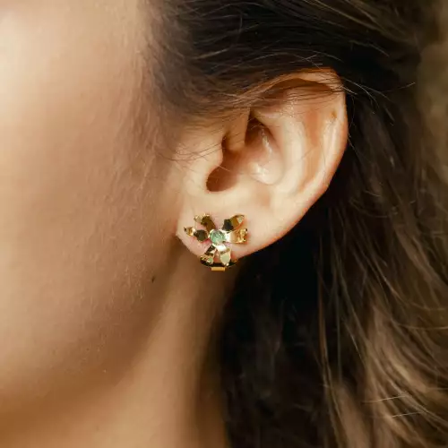 Aretes Serena con baño de oro 24K y esmeralda