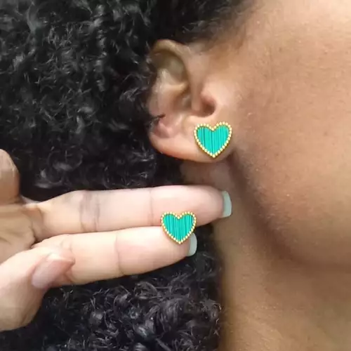 Aretes tipo corazón verde pino