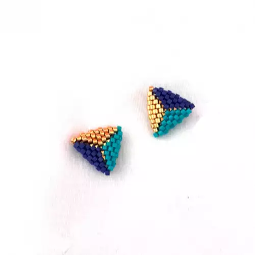 Aretes triángulo en miyuki azul verde y dorado
