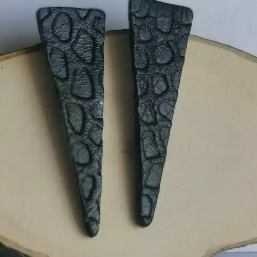 Aretes TRIM largo en cuero vacuno hecho a mano