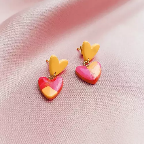 Aretes Valentina amarillo corazones arcilla polimérica