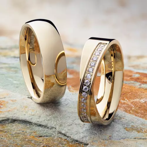 Argollas Siena en oro laminado con diamantes para pareja