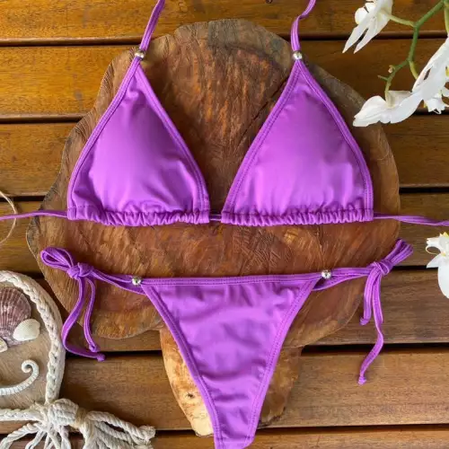 Asoleador brasilero color lila oscuro con balines