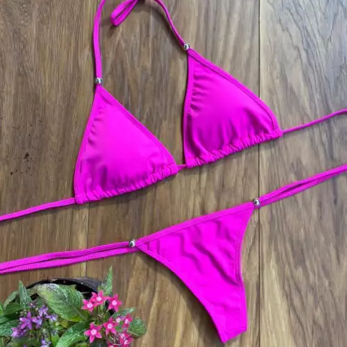 Asoleador brasilero color magenta con balines removibles