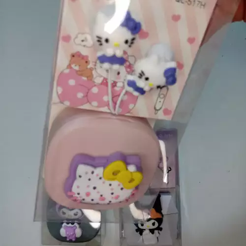 Audifonos Sanrio con estuche
