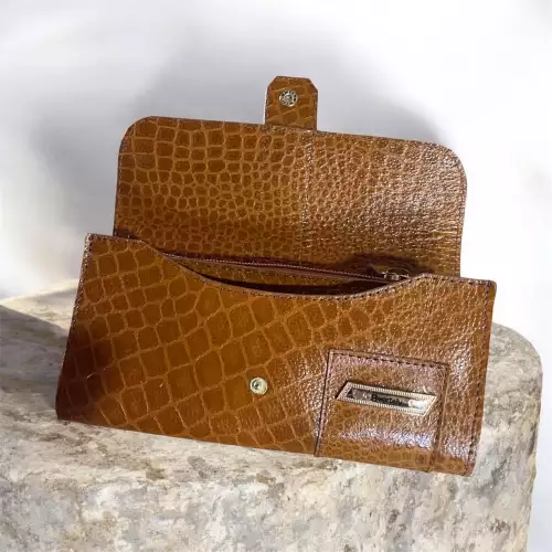 Billetera de mujer en cuero genuino grabado
