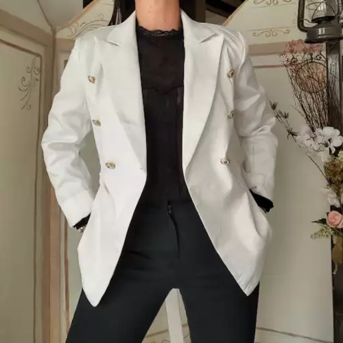 Blazer blanco marfil elegante con botones talla M