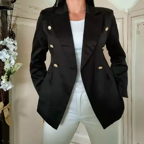 Blazer marfil sofisticado botones grabados talla M
