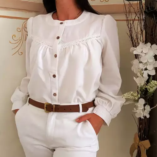 Blusa blanca con encaje manga larga bombacha talla M