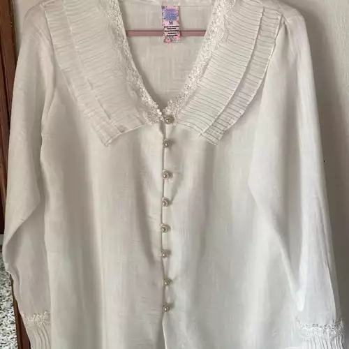 Blusa hermosa con encaje español