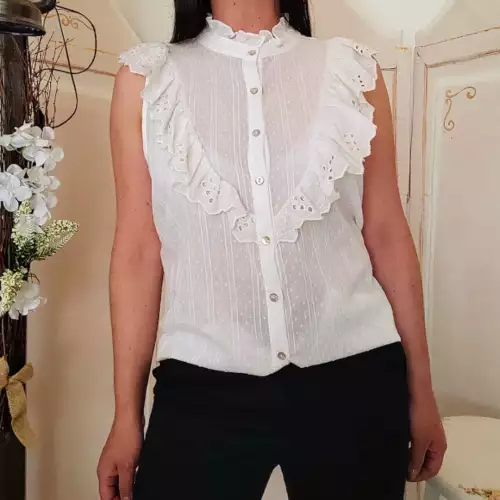 Blusa victoriana blanca con volantes y cuello alto algodón