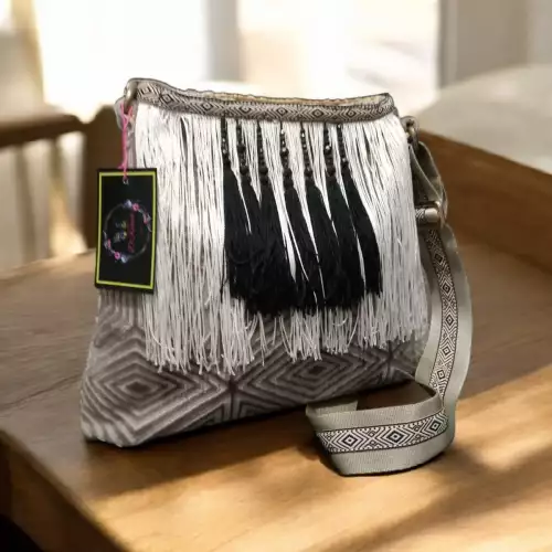 Bolso Artesanal con flecos
