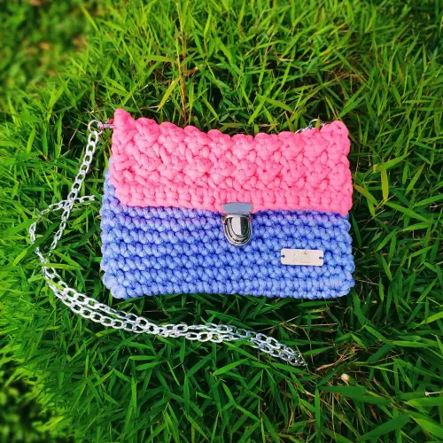 Bolso Chic con asa de cadena y broche para estilo juvenil