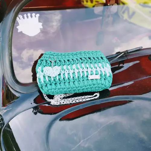 Bolso con asa de cadena y cierre imán artesanal