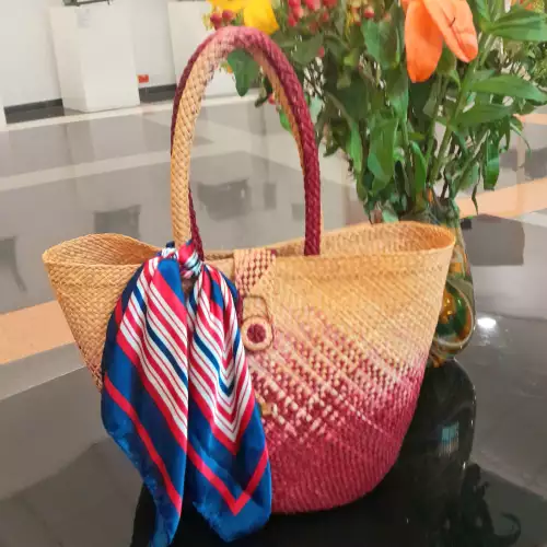 BOLSO DAMA TEJIDO EN PALMA DE IRACA COLOR NATURAL Y VINOTINTO DEGRADÉ