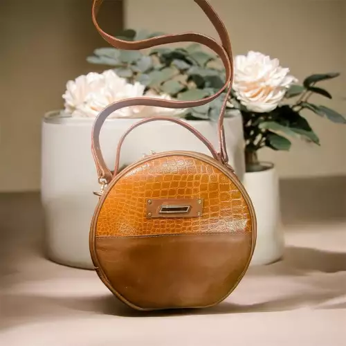 BOLSO EN CUERO COLOR MIEL