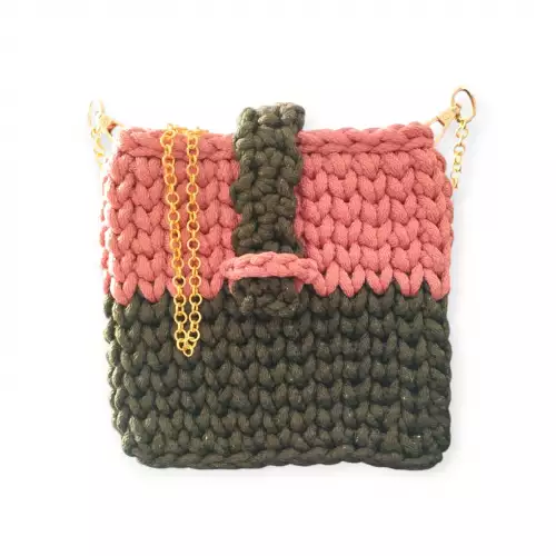 Bolso pocket con asa de cadena y cierre tejido