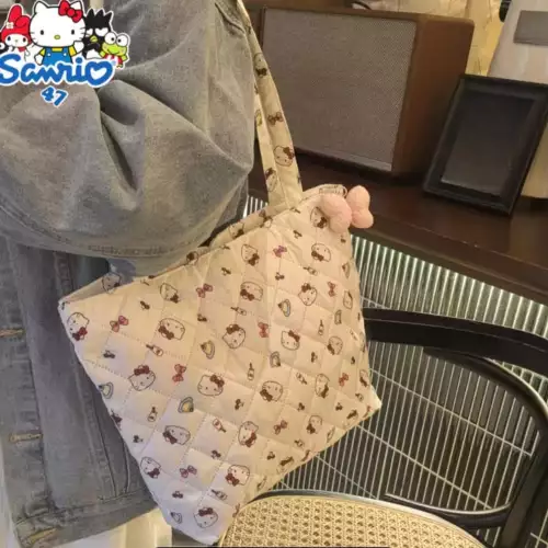 Bolso tote bag acolchado Sanrio espacioso y elegante