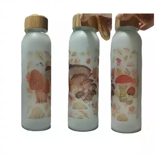 Botella en vidrio esmerilado con tapa en madera reciclada. Hongos