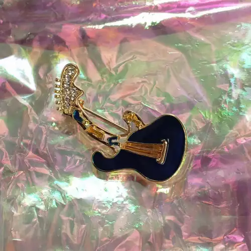 Broche metálico guitarra azul con cristales