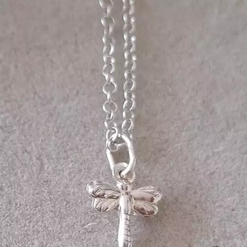 Cadena plata 950 con dije libelula hecho a mano