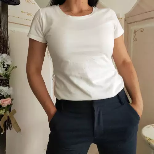 Camiseta blanca manga corta ajustada cintura algodón