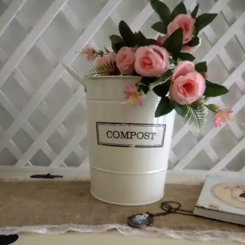Caneca metálica beige multiusos estilo vintage retro
