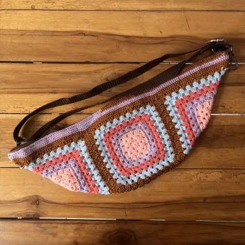 Canguro tejido crochet marrón artesanal con forro
