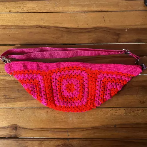 Canguro tejido crochet naranja y rosa hecho a mano