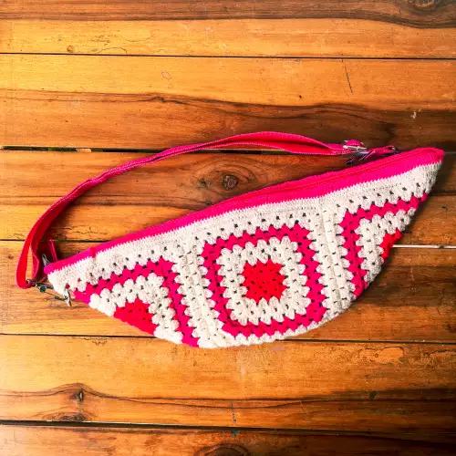 Canguro tejido crochet rosa y blanco hecho a mano