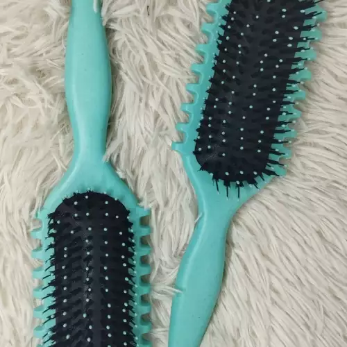 Cepillo definidor de rizos verde menta anti frizz