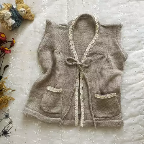 Chaleco bebé 9 a 12 meses punto café con encaje