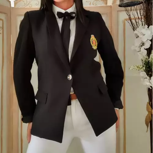 Blazer negro loira mujer estilo militar con solapa