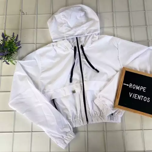 Chaqueta rompevientos ligera con capota para entrenamientos