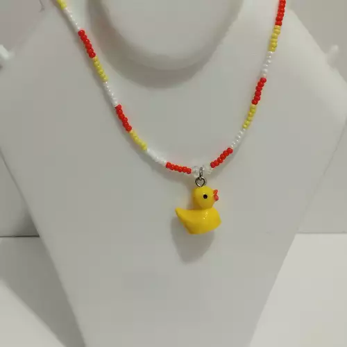 Choker con mostacilla y dije patito colores