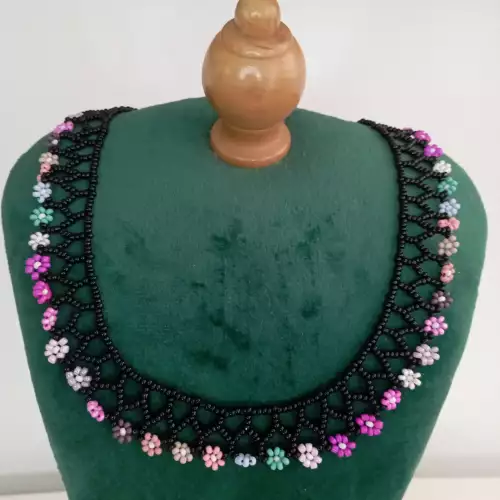 CHOKER EN MOSTACILLA