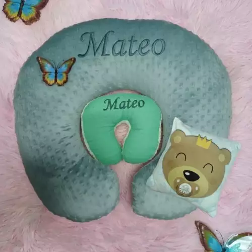 Cojín de lactancia personalizado con nombre bordado