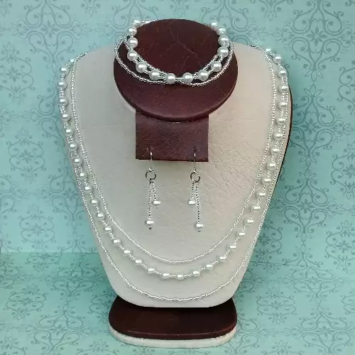Collar aretes pulsera perlas tres capas plateadas