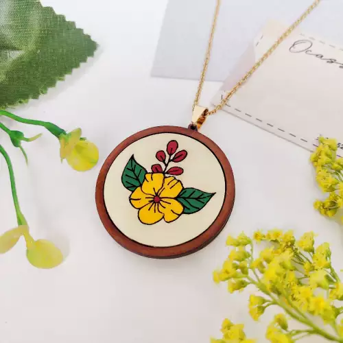 Collar artesanal flor amarilla en madera para mujer
