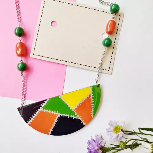 Collar artesanal grande multicolor en madera para mujer