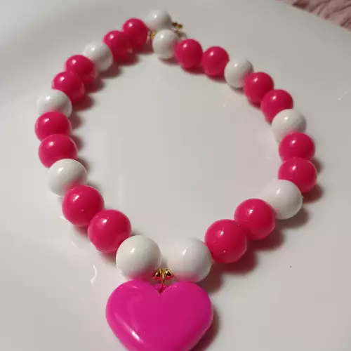 Collar chunky dije corazon Anartia accesorios blanco y fucsia