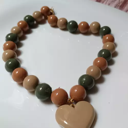 Collar chunky dije corazon Anartia accesorios tonos tierra
